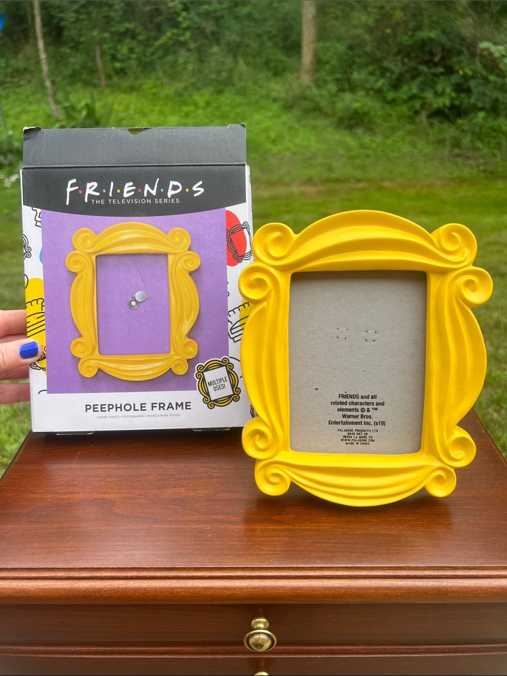 Vintage FRIENDS Peephole Picture Frame TV Show Prop Gift in Box Yellow Whimsical